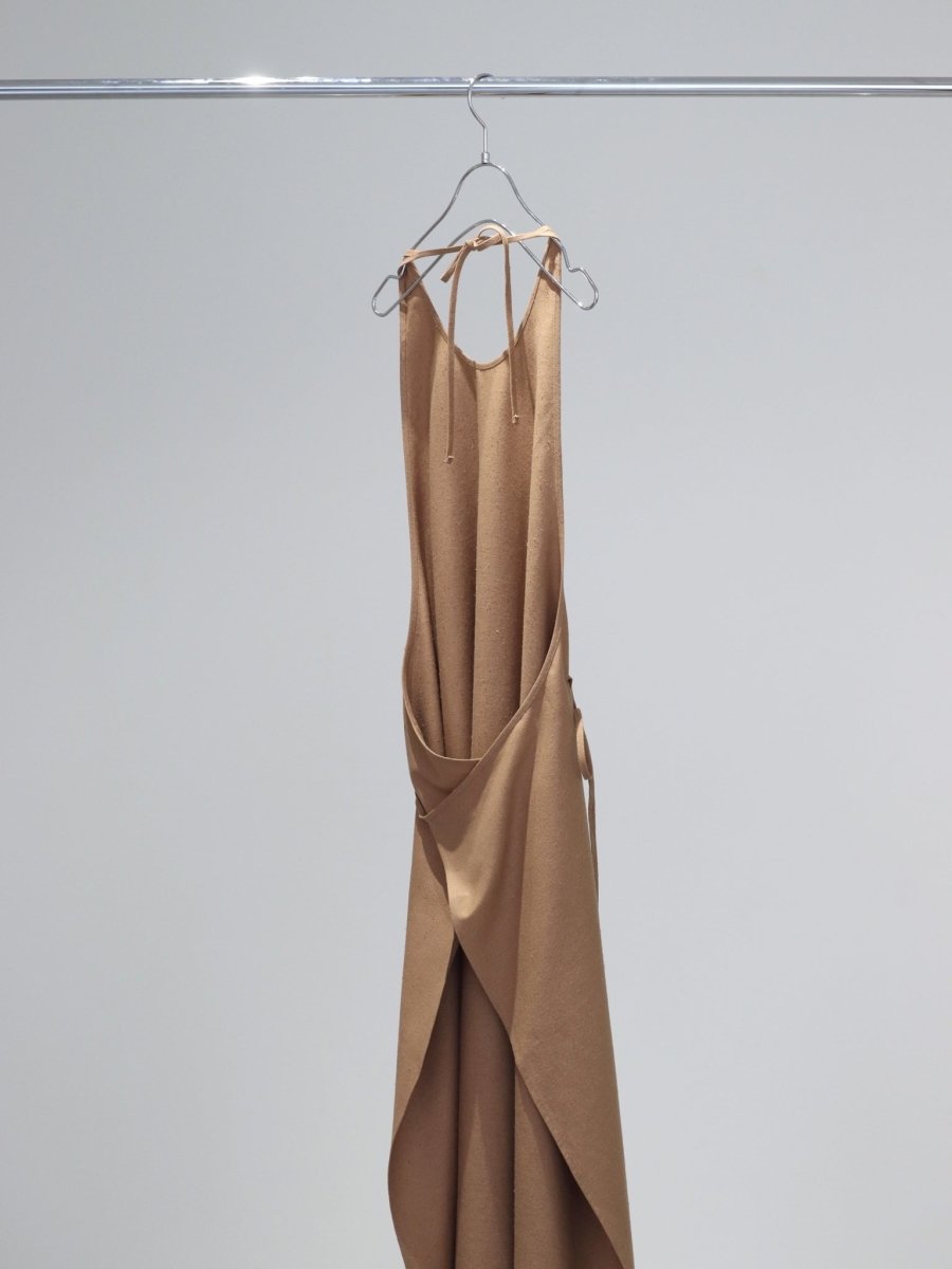 baserange-apron-dress-bath-brown-2