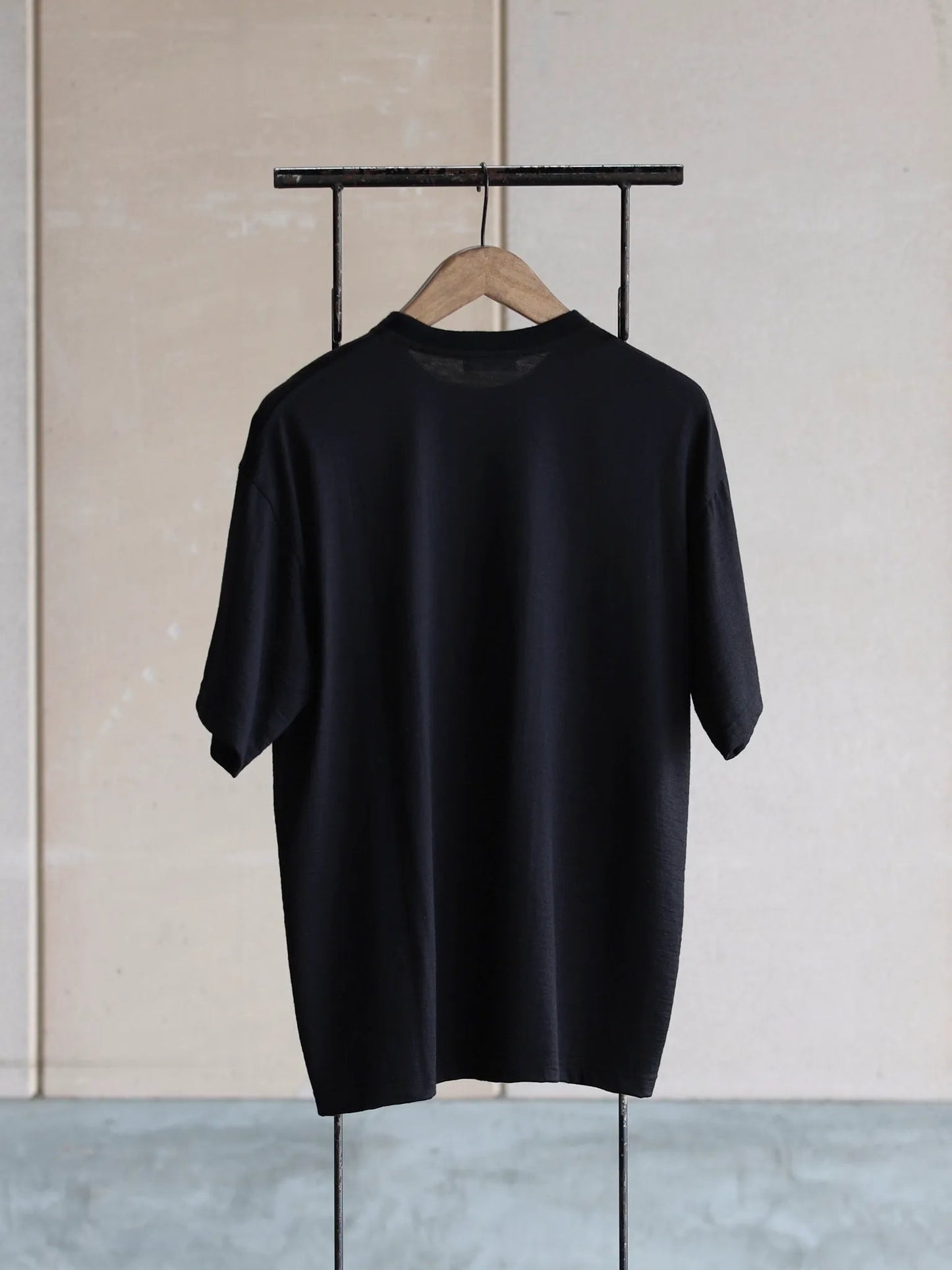 bodhi-cashmere-t-shirt-black-2