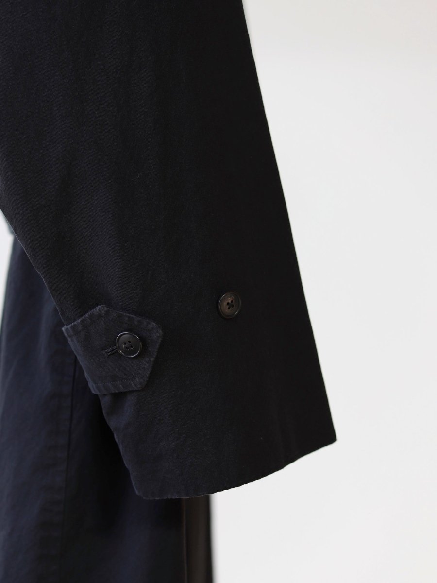 comoli-washed-tielocken-coat-black-5