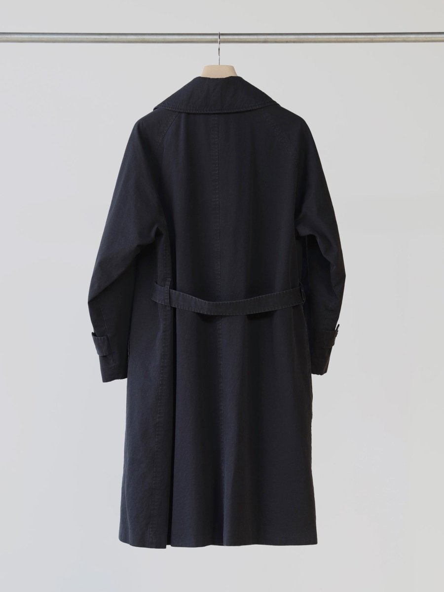 comoli-washed-tielocken-coat-black-2