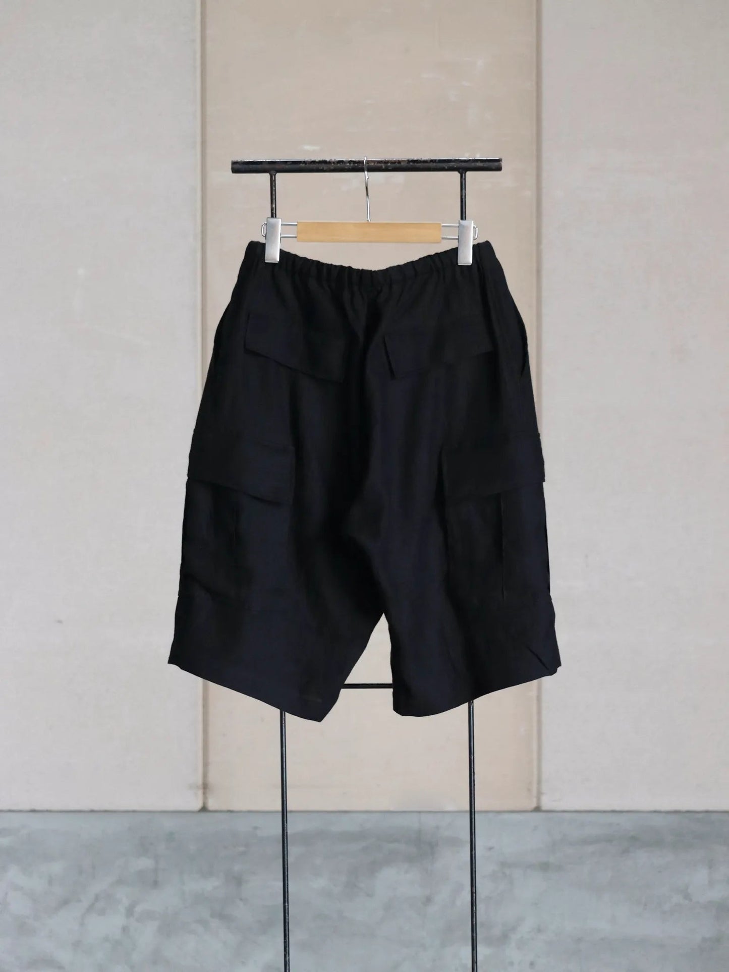 comoli-canapa-cargo-shorts-black-2