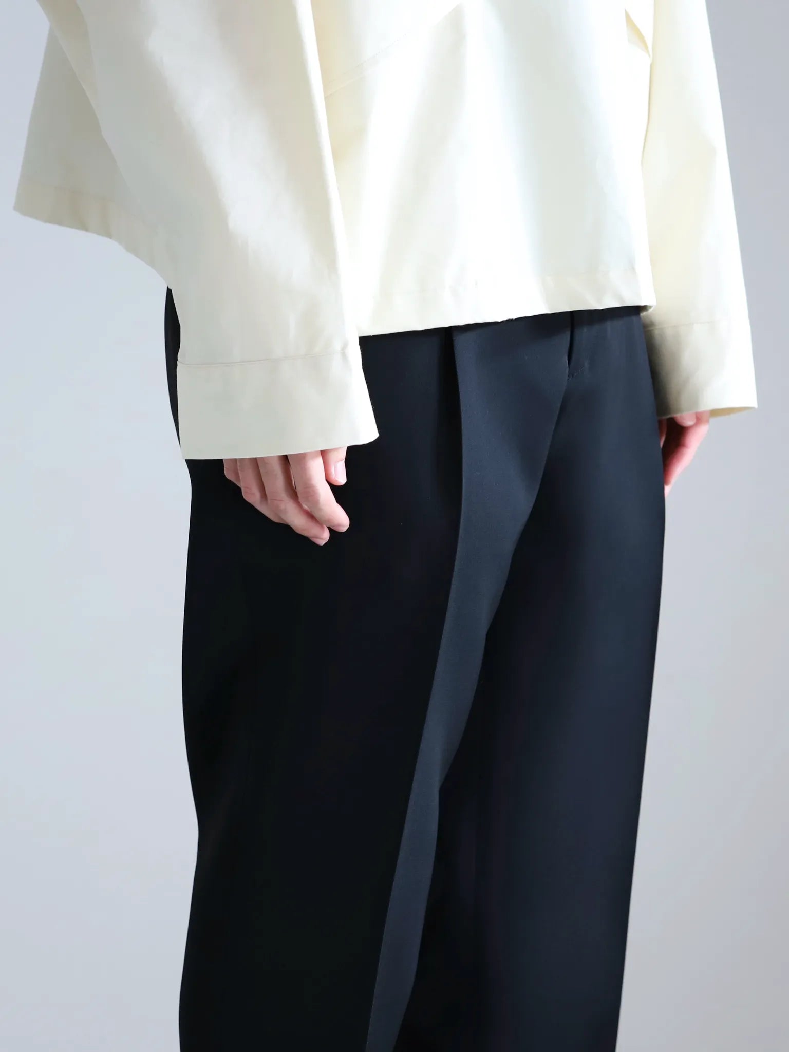 Scale Off Wool Tapered Slacks BLACK F - スラックス