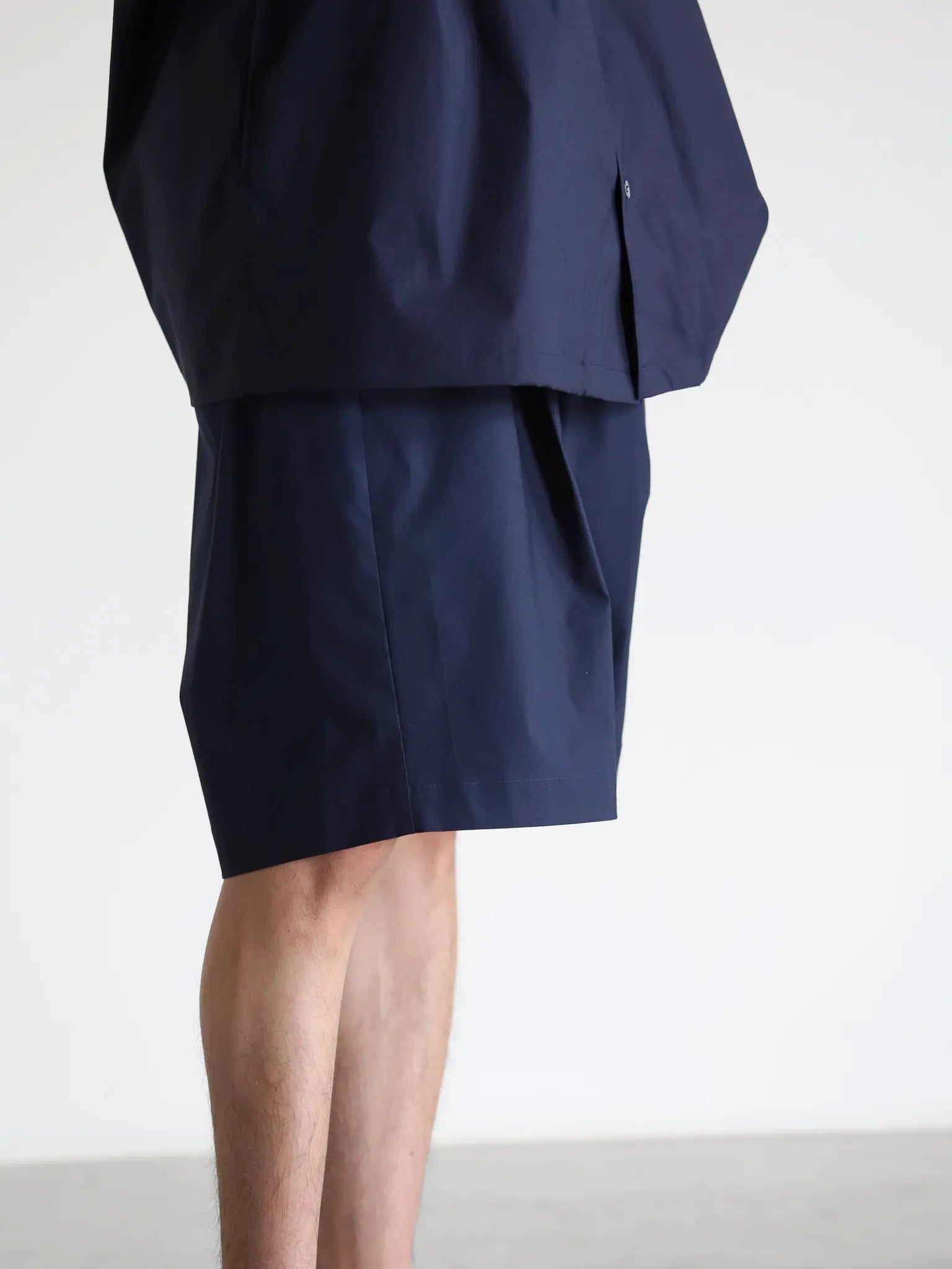 graphpaper-stretch-typewriter-wide-chef-shorts-navy-4