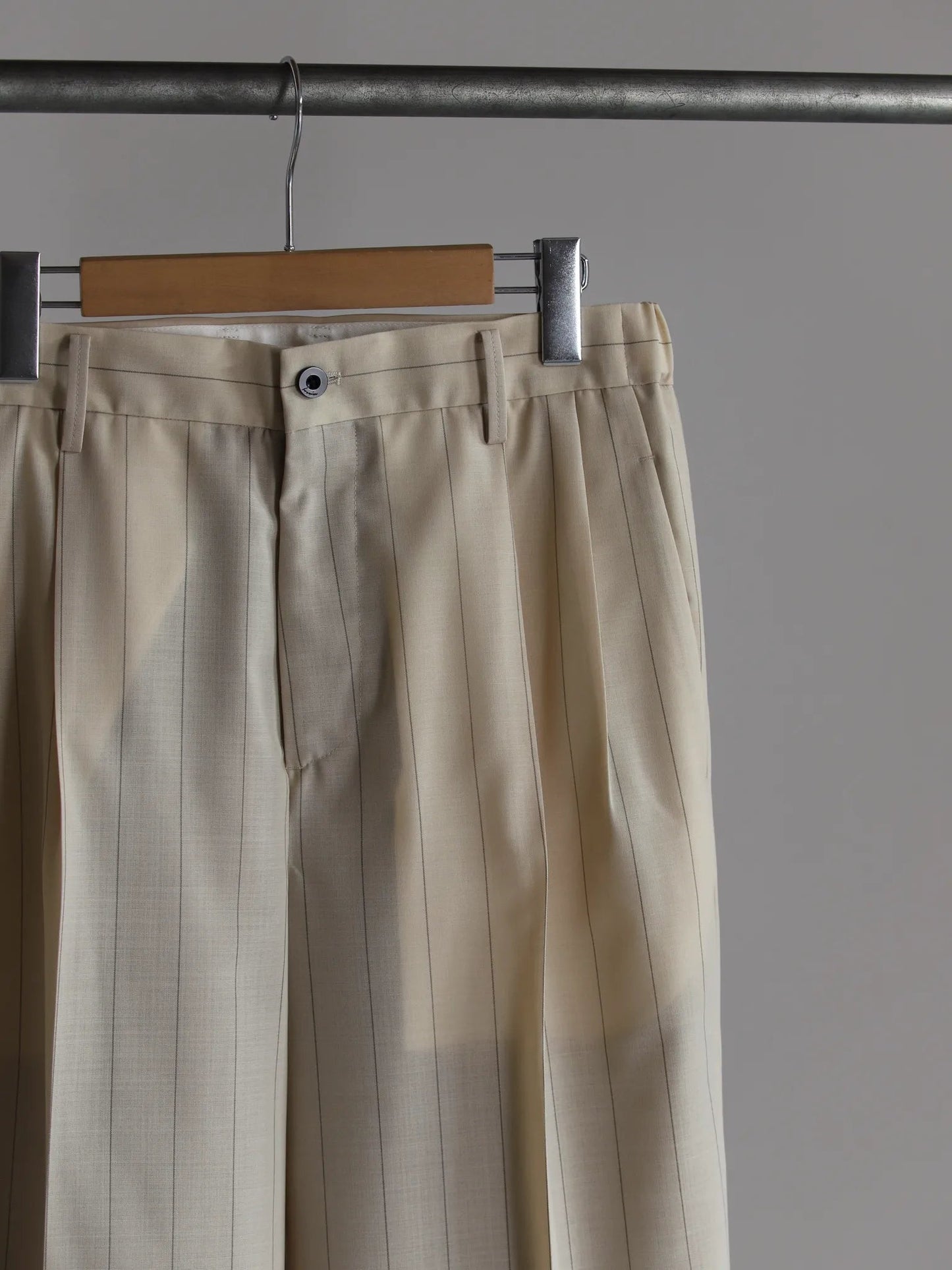 irenisa-two-tucks-wide-pants-beige-stripe-3