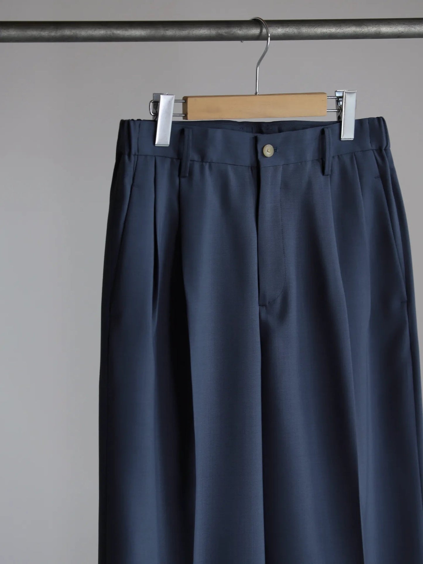 irenisa-two-tucks-wide-pants-blue-gray-3
