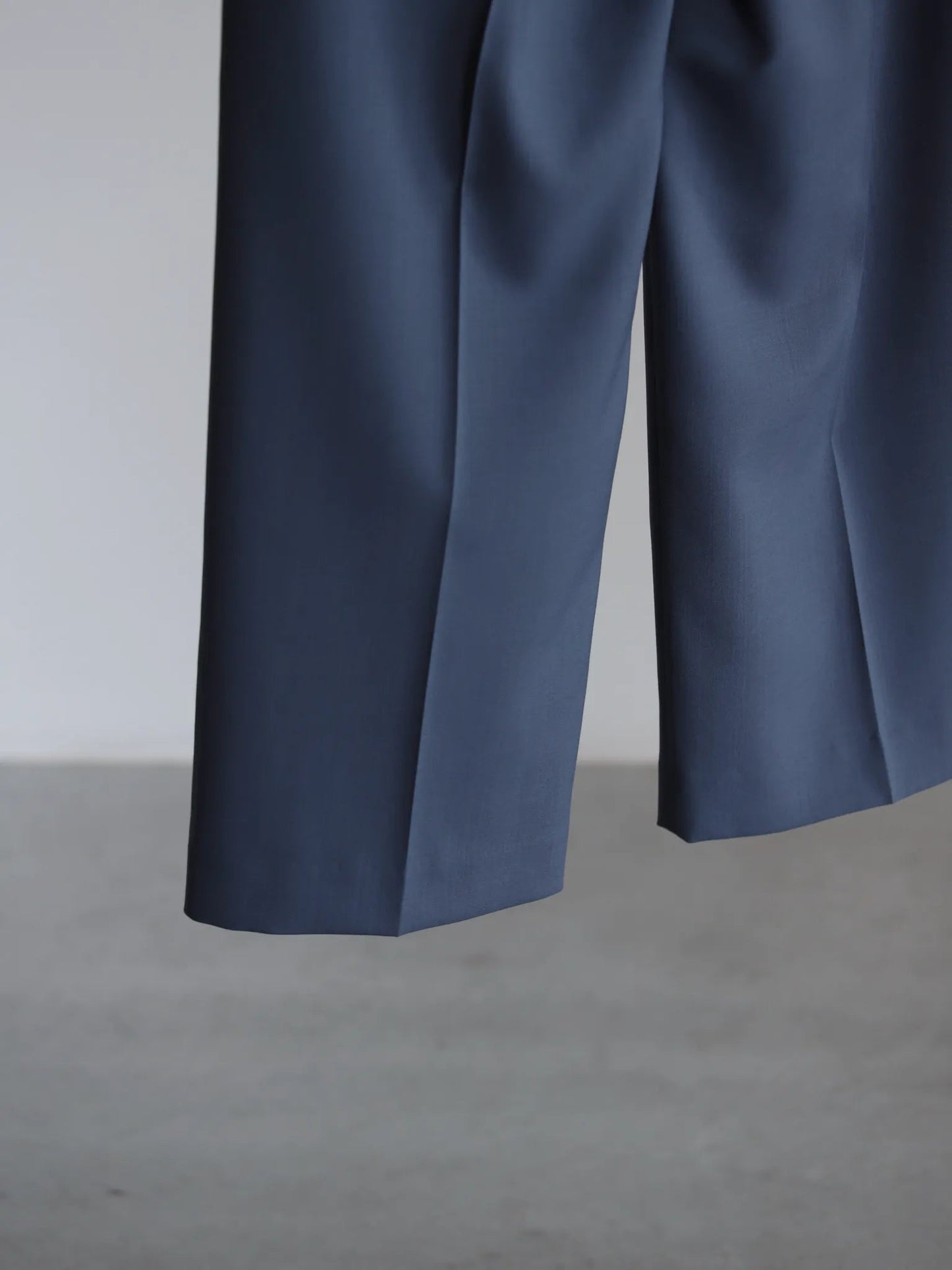 irenisa-two-tucks-wide-pants-blue-gray-5