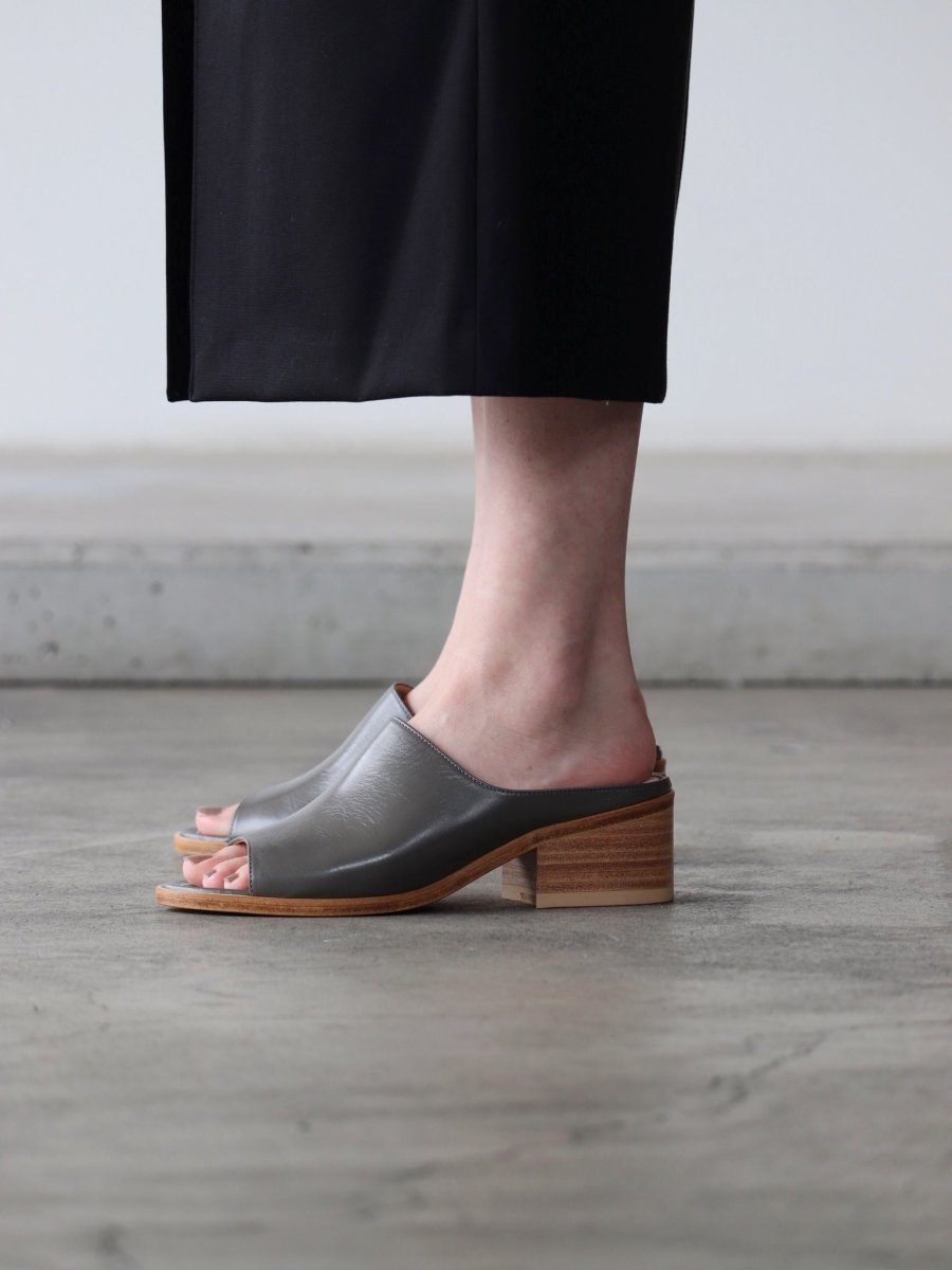 petrosolaum-sabot-sandals-grey-for-women-2