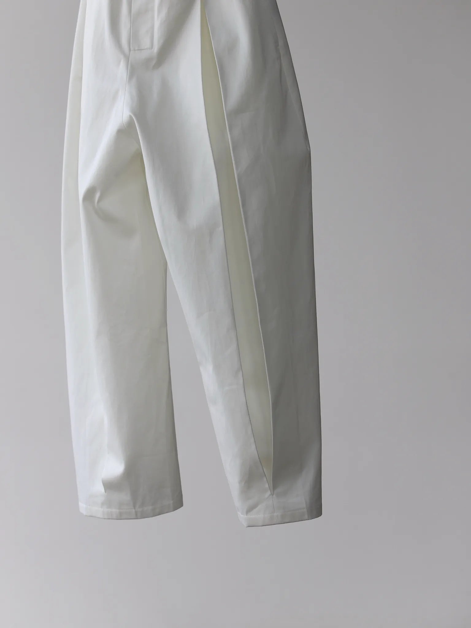 sage-nation-box-pleat-trouser-optic-white-1-6