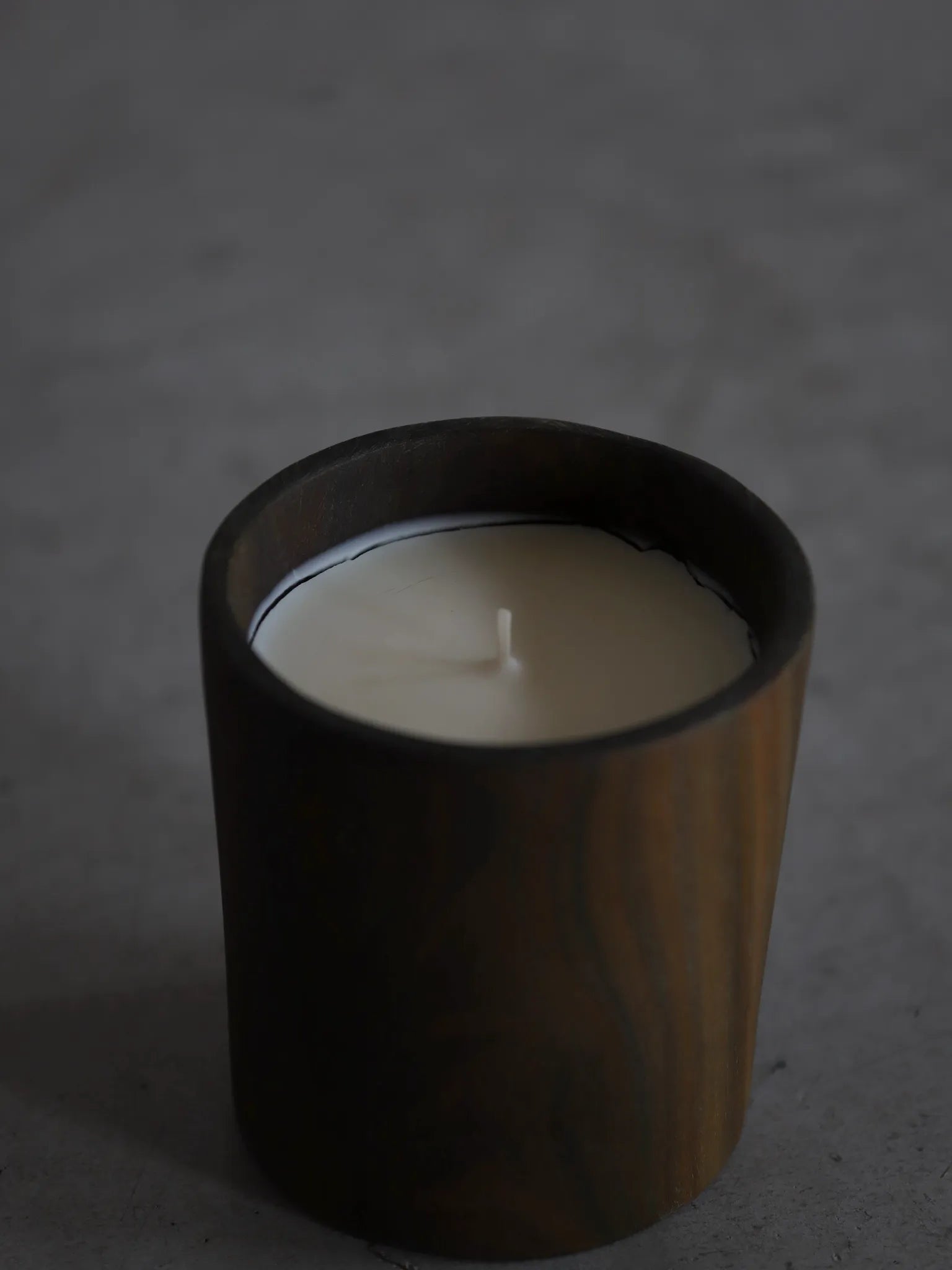 seya-palo-santo-hand-made-candle-off-white-brown-3