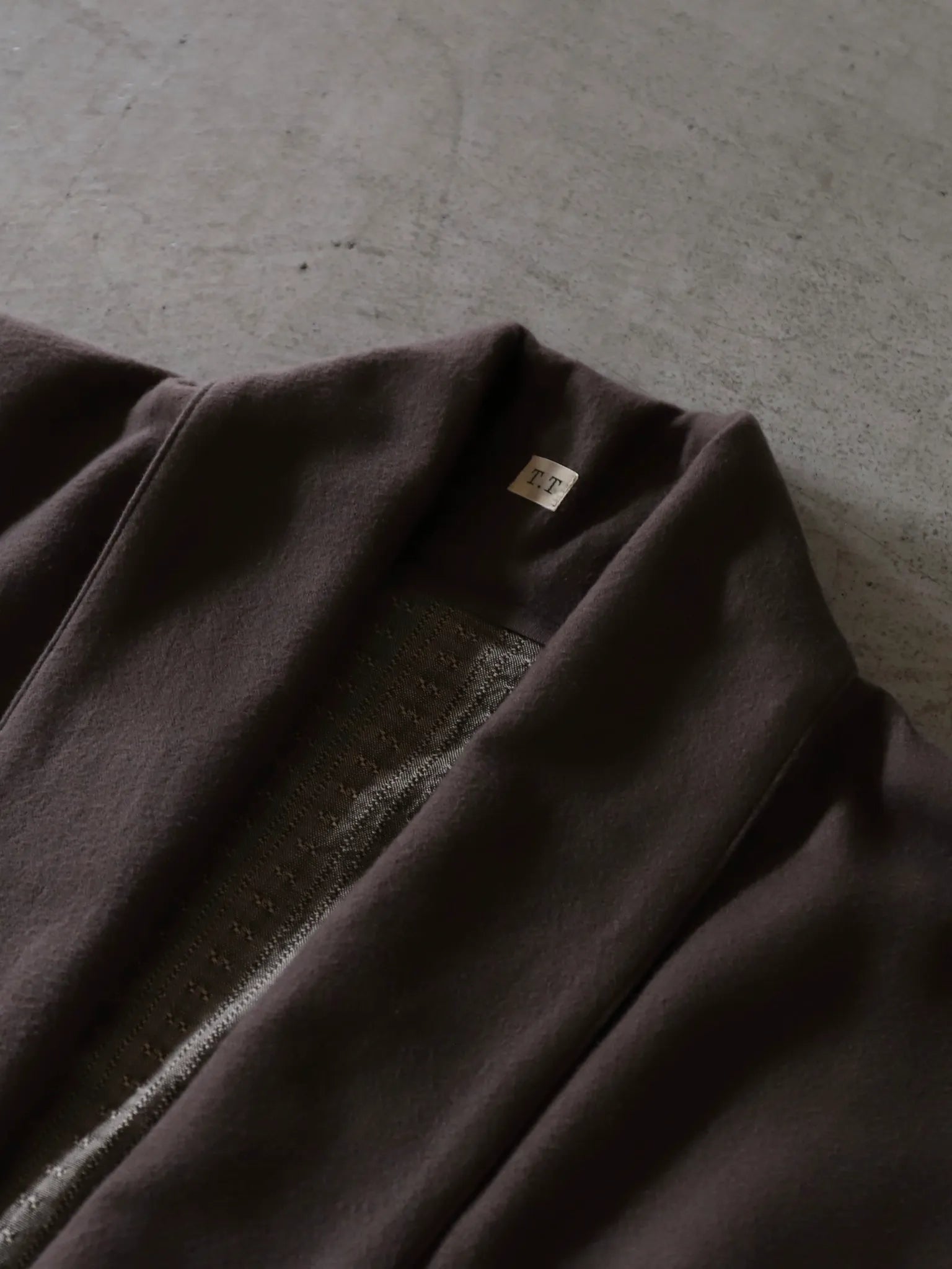 taiga-takahashi-shawl-collar-coat-charcoal-6
