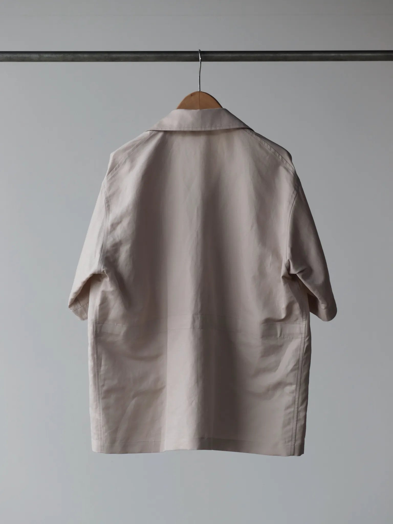 the-clasik-safari-jacket-short-sleeve-light-beige-2