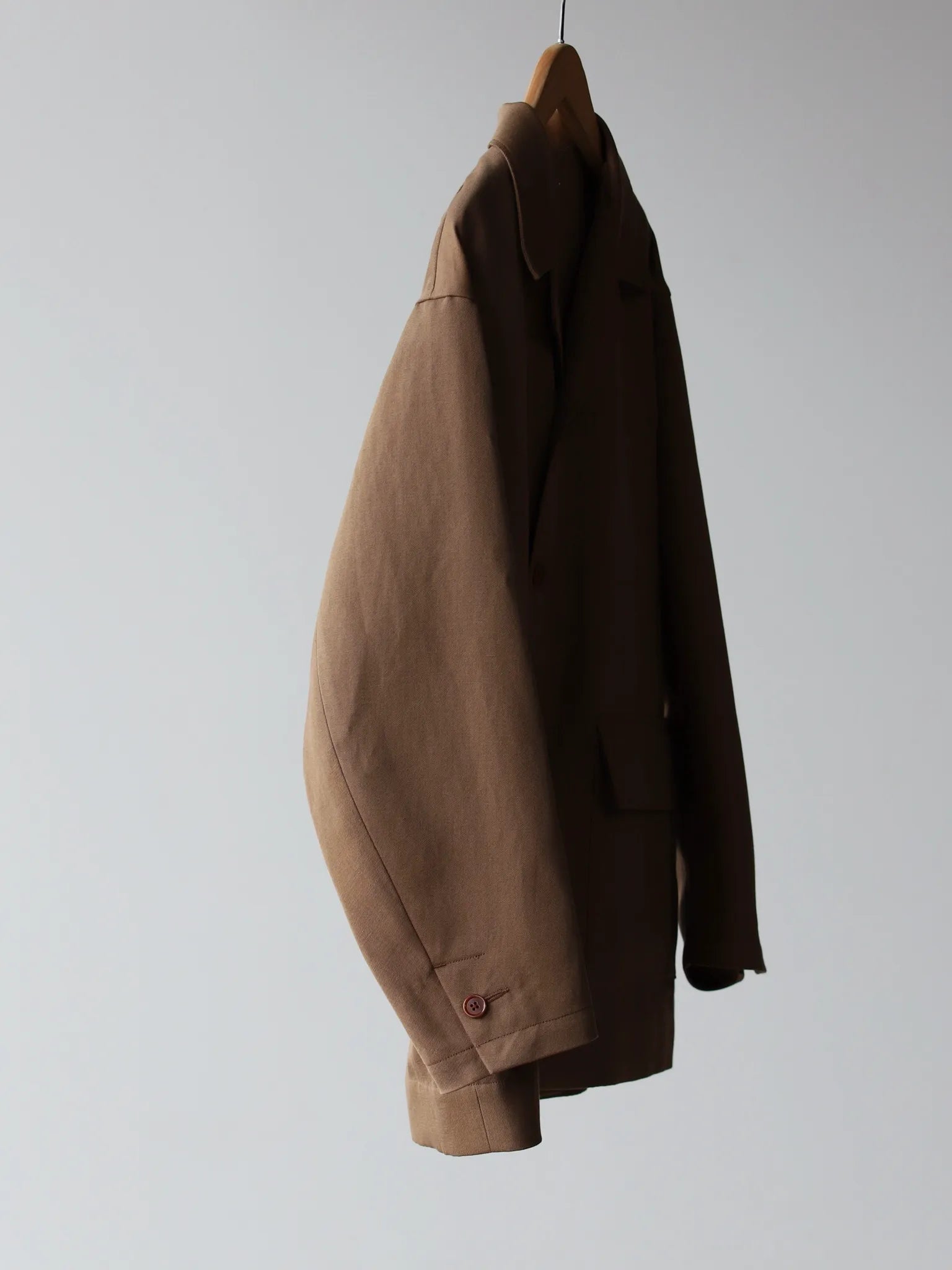 tilt-the-autentics-3-fabric-back-satin-gabardine-open-collar-jacket-dark-ocher-5
