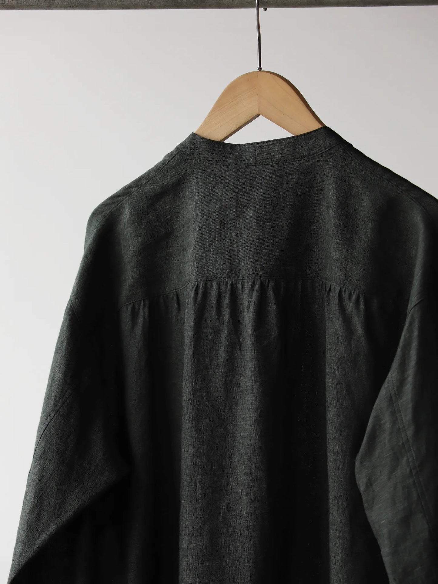 tilt-the-authentics-soft-linen-pullover-shirt-dark-green-9