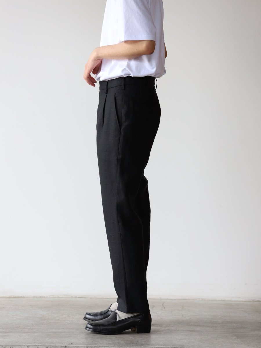 un-unbient-heavy-linen-tropical-one-tuck-trousers-black-2